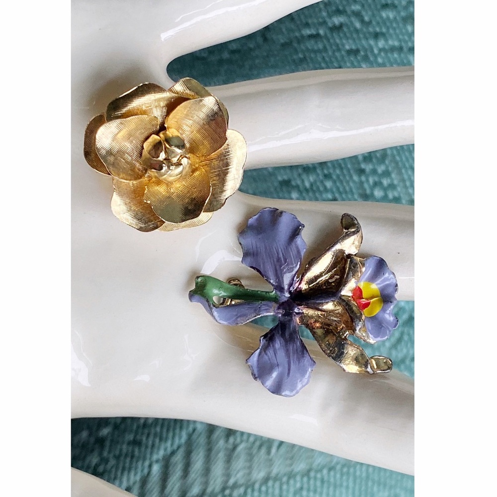 Pair vintage midcentury 40’s flower brooch